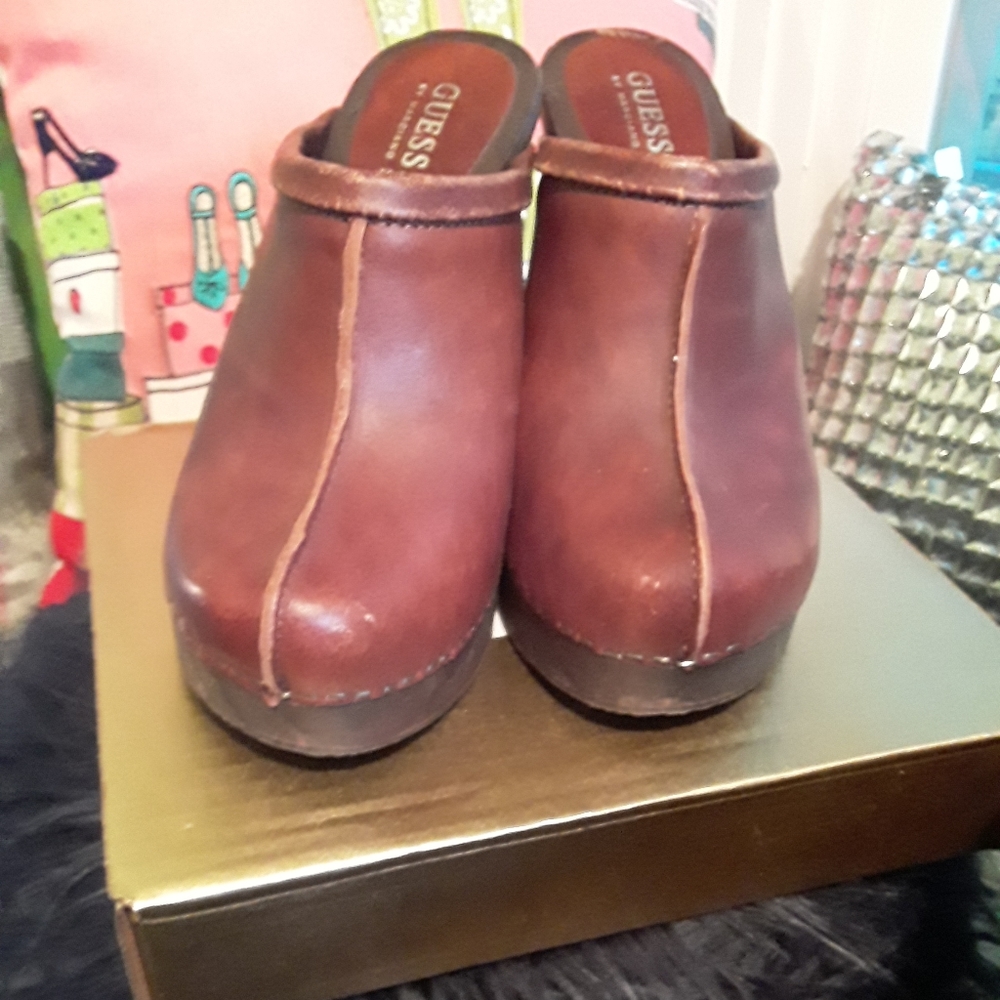 Guess Clogs